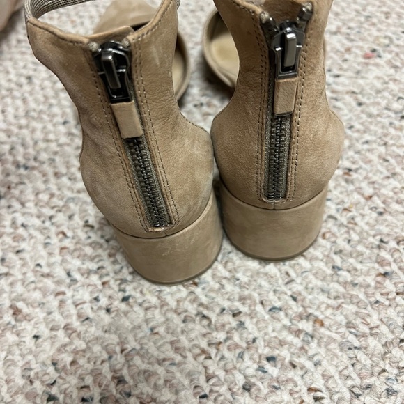 Eileen Fisher Tan Heels with Ankle Strap and Pointed Toe - Picture 7 of 12